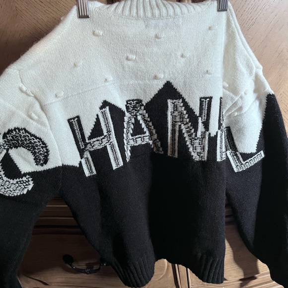 Chanel Coco beautiful Christmas sweater 😍 - Picture 16 of 16